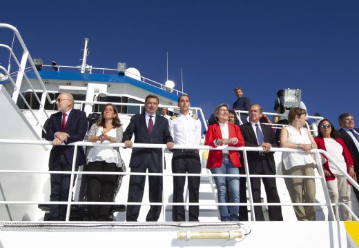 Inés Rey acompañou o ministro de Agricultura e Pesca na súa visita ao buque de investigación oceoanográfica “Miguel Oliver”